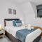 Spital Stay - SJA Stays - Modern 3 Bed Apartment