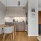 Elegant Beige Harmony Apartment - 华沙