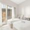 FIRST CLASS 2BR Luxurious Downtown Bliss