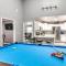 Beautiful home With Pool Hot tub & king bed - Oklahoma City