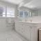 Spacious Papakura Family Delight w Deck and Yard - 帕帕库拉