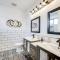Near Zoo and Riverwalk Spacious Home with Heated Pool - 圣安东尼奥