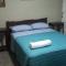 AEROPUERTO EZEIZA 2 BED And BREAKFAST