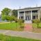 Historic Manor with Screened Porch in Elizabeth City - 伊丽莎白城