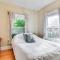 Vintage Bungalow with Porch in Sellwood