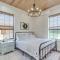 4-Acre Plot Farmhouse-Chic Retreat in Forest! - Forest