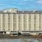DoubleTree by Hilton New York JFK Airport - كوينز