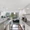 Spring Hill 2BR with Pool and Balcony Views