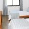 3-Bedroom Apt Sleeps 6 Pool Gym & Jacuzzi