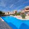 Eva Gardens corner house with stunning garden and huge swimming pool next to CORAL BAY