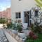 Eva Gardens corner house with stunning garden and huge swimming pool next to CORAL BAY
