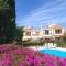 Eva Gardens corner house with stunning garden and huge swimming pool next to CORAL BAY