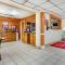 Econo Lodge Hays I-70