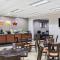 Quality Inn & Suites Los Angeles Airport - LAX - إنجلوود