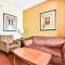 OYO Townhouse Oklahoma City Airport