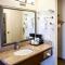 Quality Inn near Six Flags Discovery Kingdom-Napa Valley - فاليجو