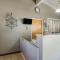 Econo Lodge Inn & Suites