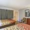 Econo Lodge Inn & Suites
