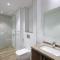 Livbnb Suites - Lavish 1 BR in J One Tower - Dubaj