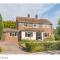 Archtrees House - Family home in Surrey village
