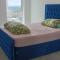 Sky-High Luxury Stay Next to Heathrow - 伦敦
