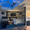 Luxury 4-Bedroom High-End Home, Includes Jacuzzi and Pool Table - 诺斯伍德