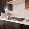 Spacious Modern Retreat Near Downtown EV - 亨茨维尔