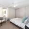 Spacious 3-Bed Ground Level Beachside Stay