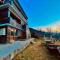 The Kartik Villa, Manali - A Beautiful Cottage in the Clouds towards Snow Capped Mountains - Manāli