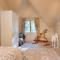 FROGWELL HOLLOW immerse into an idyllic fairytale
