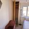 3 GUEST ROOMS IN A 3-BED HOUSE, KITCHEN, SMART TV in all rooms, SINGLE,DOUBLE,ENSUITE options available, KETLEY, TELFORD