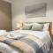 CBD Queen wharf apartment with views pool and gym