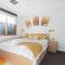 Adelaide Resort 5 Bedrooms swimming Pool