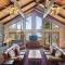 Dos Pinos Spacious Lakefront Cabin with Game Room