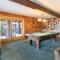 Dos Pinos Spacious Lakefront Cabin with Game Room