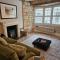 The Old Shop - Stylish Cotswold Cottage, Sleeps 6 - 温什科姆