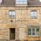 The Old Shop - Stylish Cotswold Cottage, Sleeps 6 - 温什科姆