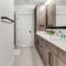 Sunny 2-Bed Oasis Pool and Gym in Apollo Beach - أبولو بيتش