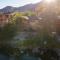 Hideaway Riverfront Cabin in Kernville with Universal EV Charger - Кернвилл