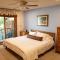 Hideaway Riverfront Cabin in Kernville with Universal EV Charger - Кернвилл