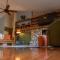 Hideaway Riverfront Cabin in Kernville with Universal EV Charger - Кернвилл