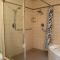 Hideaway Riverfront Cabin in Kernville with Universal EV Charger - Кернвилл