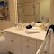 Hideaway Riverfront Cabin in Kernville with Universal EV Charger - Кернвилл