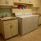 Hideaway Riverfront Cabin in Kernville with Universal EV Charger - Кернвилл