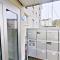Basic 2BR Apt with Sofa Bed in Seebach - Zurych