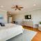 Less Than 1 Mi to Brigantine Beach Home with 2 Decks - بريغانتين