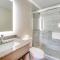 1 Mi to Riverfront Sleek Port Huron Studio - Порт-Гурон