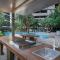Ultimate Location Chic 2BR Rooftop Pool n Parking