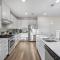 Modern Round Rock Getaway with Private Hot Tub - 圆石城