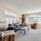 Bay Club 107